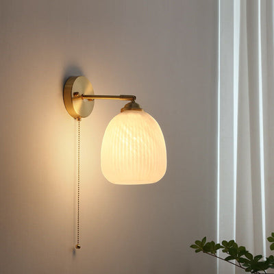 Glaskugel Wandlampe Milchweiß & Messing | Skandinavisches Lichtdesign