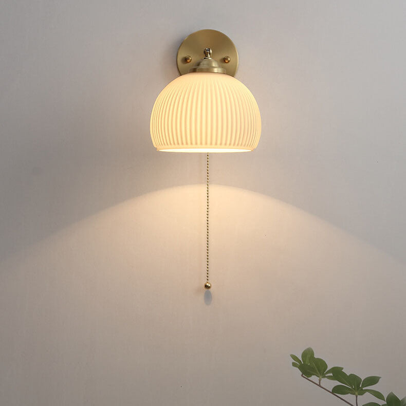 Glaskugel Wandlampe Milchweiß & Messing | Skandinavisches Lichtdesign