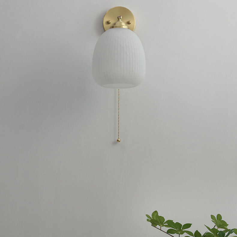 Glaskugel Wandlampe Milchweiß & Messing | Skandinavisches Lichtdesign