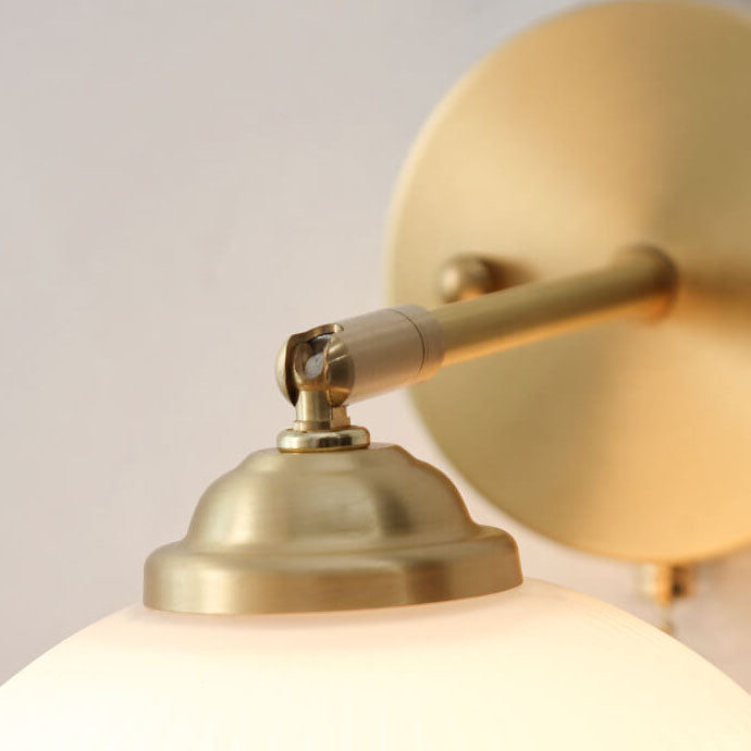 Glaskugel Wandlampe Milchweiß & Messing | Skandinavisches Lichtdesign