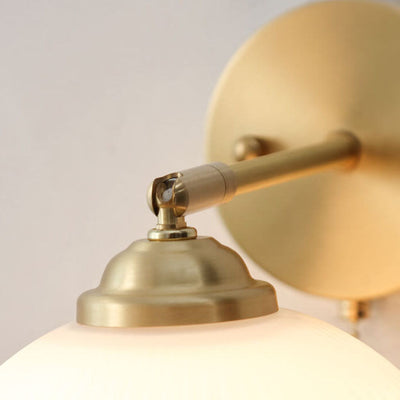 Glaskugel Wandlampe Milchweiß & Messing | Skandinavisches Lichtdesign