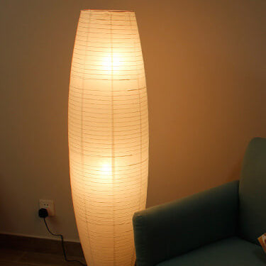 Reispapier Säulenlampe Nordik | Lichtobjekt aus Papier & Holz
