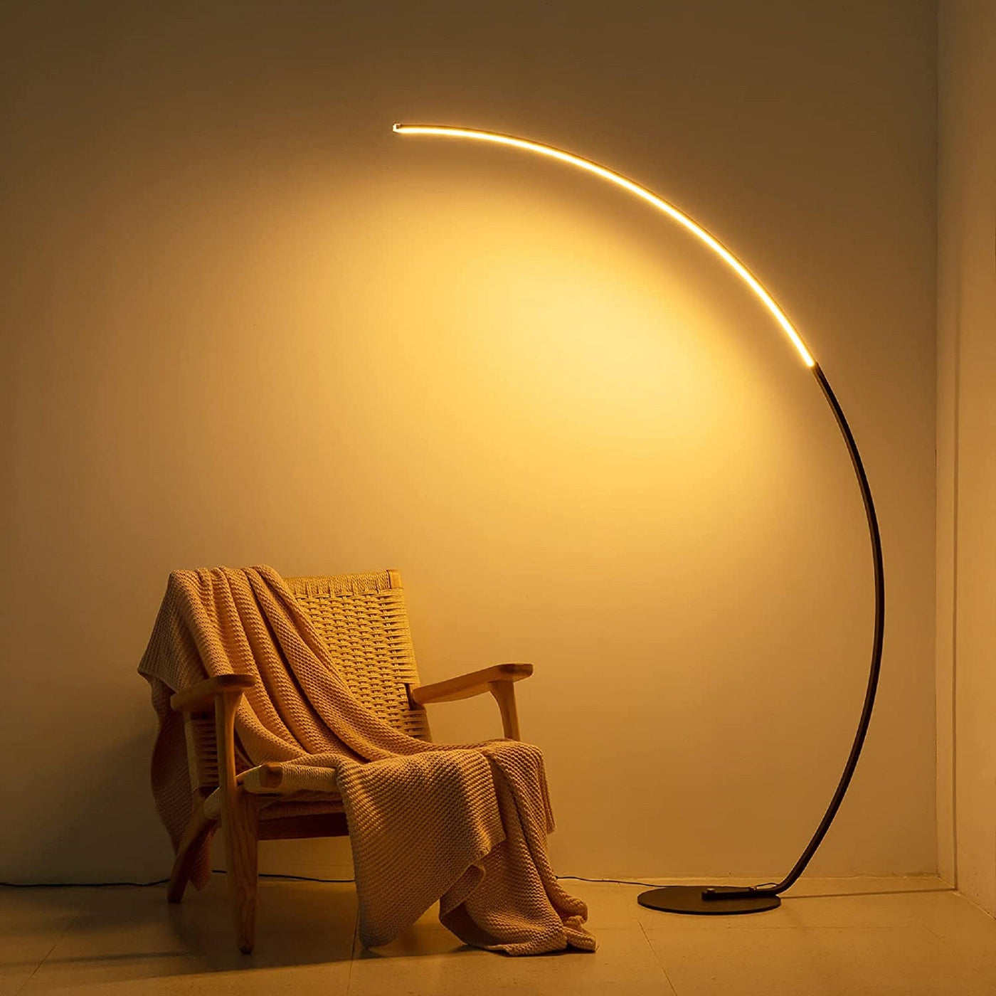 RGBW Modern Curve Lampe | Flexibles Farb- & Lichtdesign