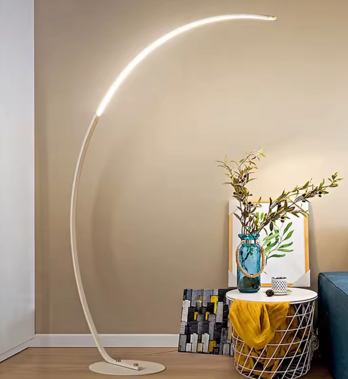 RGBW Modern Curve Lampe | Flexibles Farb- & Lichtdesign